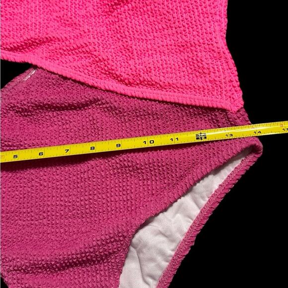 Lnadays Pink Cut Out One Strap One Piece Swimsuit size Small NWT - Picture 4 of 6